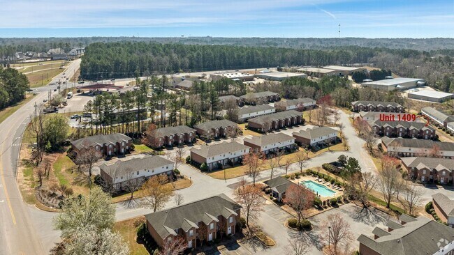 Building Photo - Donahue Crossing Condominiums #1409 Unit 1409