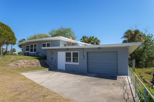 Building Photo - 2326 S Peninsula Dr