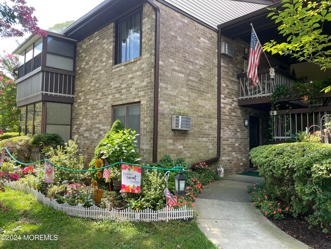 Building Photo - 175 Amberly Dr