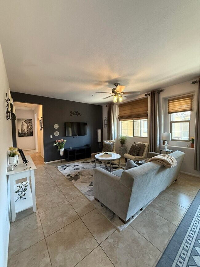 Building Photo - 250 Paseo Bravo Rental
