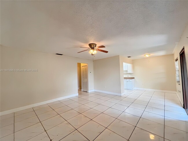 Building Photo - 6032 SW 27th St Unit 3 Rental
