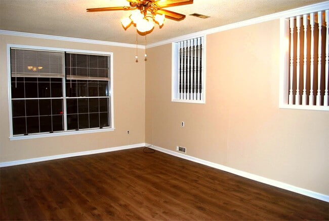 Photo - 3105 Pineview Dr SW