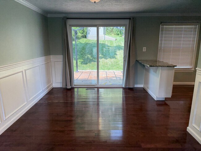 Photo - 3124 Haberlein Rd
