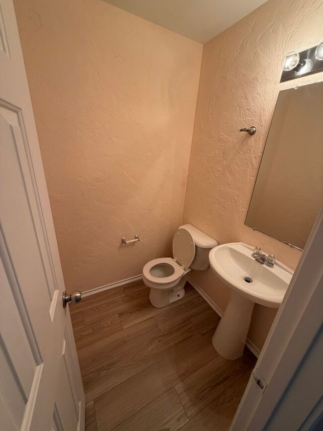 2801 Yellow Rose Ln