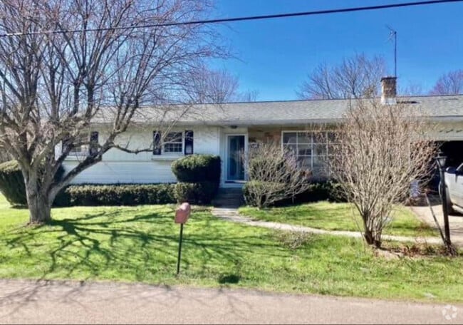 Building Photo - 923 Oakwood Dr Rental