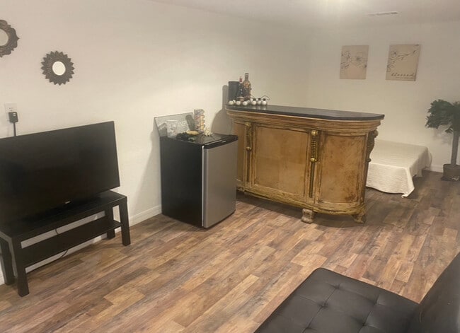 Building Photo - 102 Lamplighter Rd Unit Gina