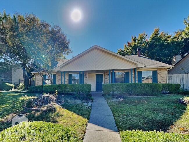 Building Photo - 325 Hemlock Dr