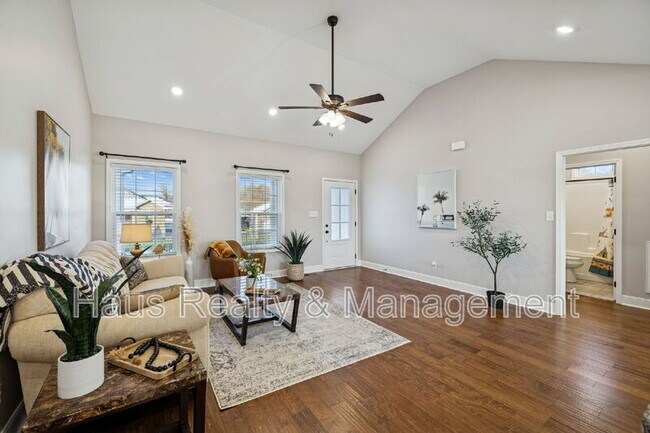 Photo - 207 Bedford Ct