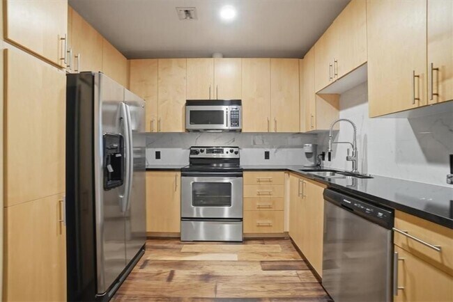 Photo - 923 Peachtree St NE