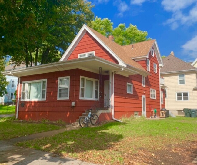 Building Photo - 1614 Hoyt St Unit #1 &#2 Rental