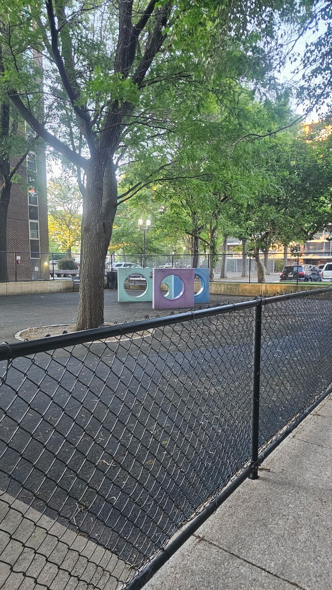 Building Photo - 12399 Flatlands Ave Unit 4A