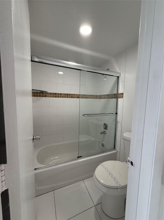 Photo - 17350 NW 68th Ave Unidad 300-118A