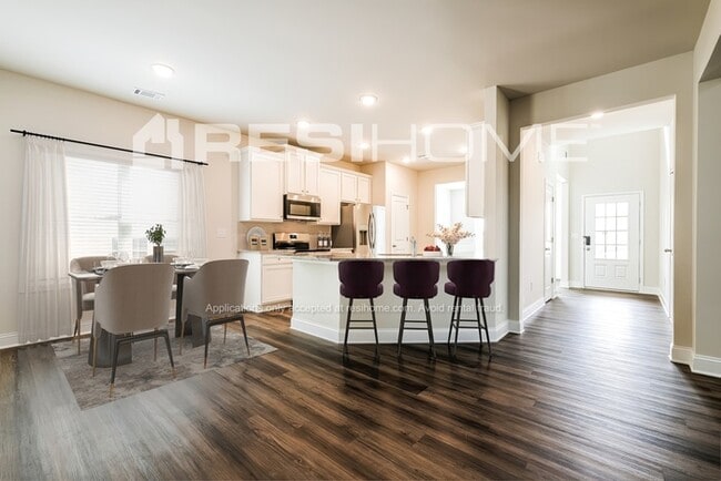 Photo - 10 Rockaway Dr N