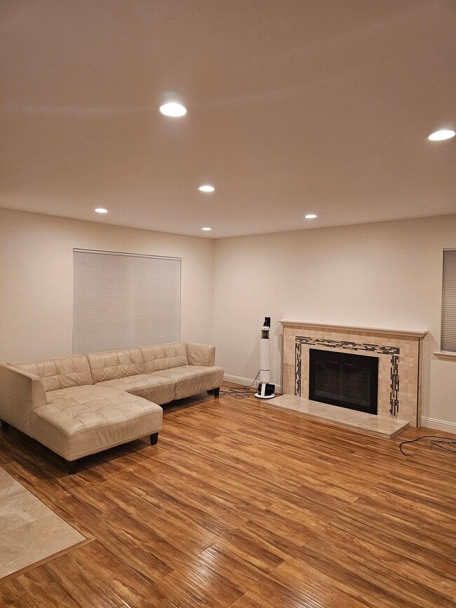 Photo - 419 Curie Dr