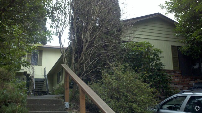 Building Photo - 410 SE 19th Ave Unit 2 Rental