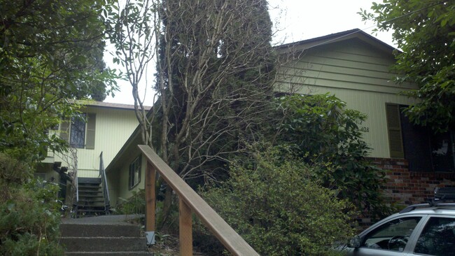 Photo - 410 SE 19th Ave Apartments Unit 2