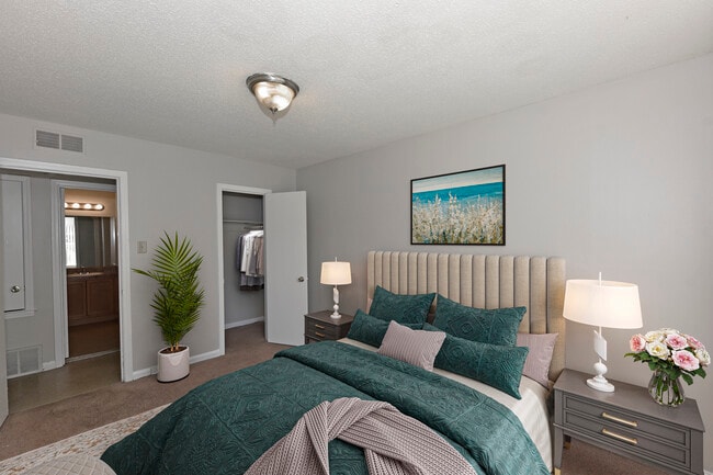 Photo - Hillcrest Apartments