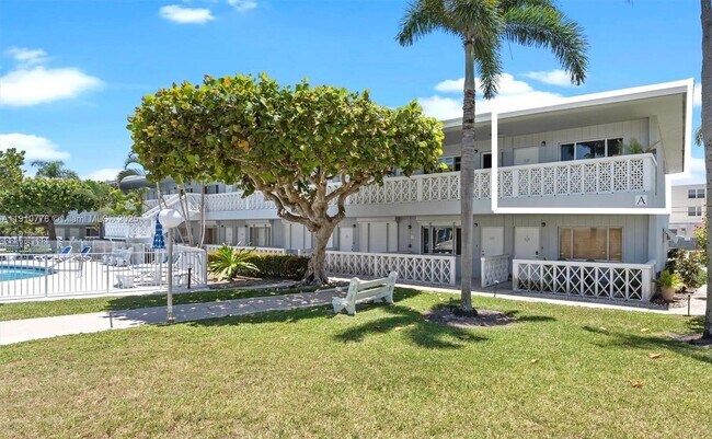 Building Photo - 2170 NE 51st Ct Unit A30