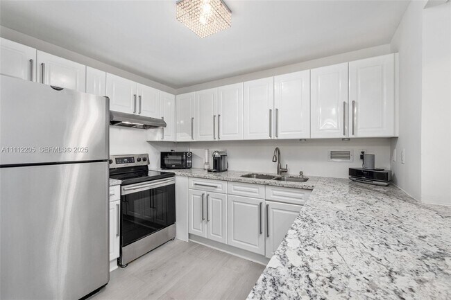 Photo - 2301 Collins Ave Unidad 328