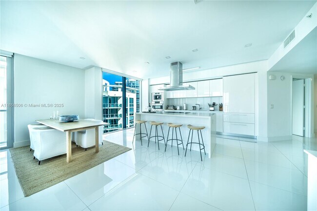 Photo - 300 Sunny Isles Blvd Unidad 4-1901