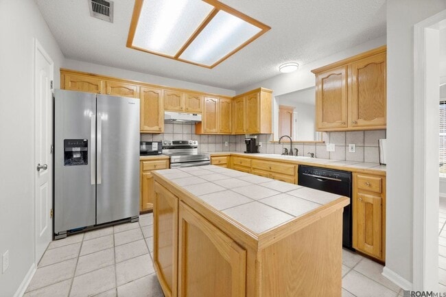 Photo - 18596 White Oak Dr