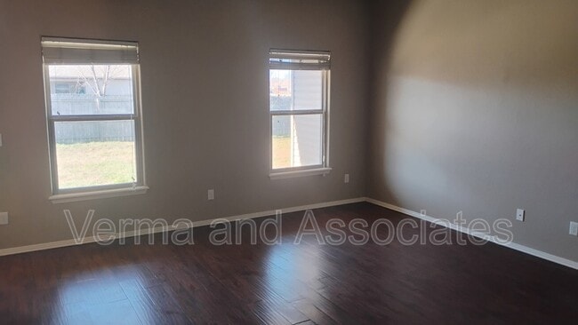 Photo - 100 Willow Dr