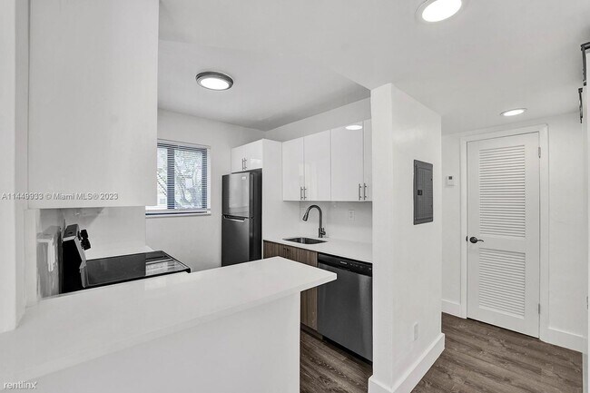 2 br, 2 bath House - 2633 SW 30th Ct - 2 br, 2 bath House - 2633 SW 30th Ct