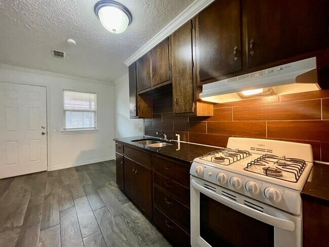 Photo - 319 E Edwards St Unit 4