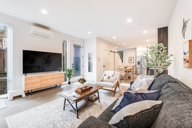 Photo - 2319A Franklin Ave E Unit ID1035905P