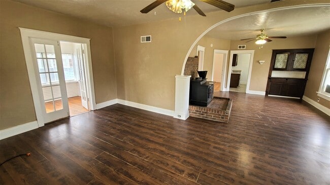 Photo - 139 N Ash St