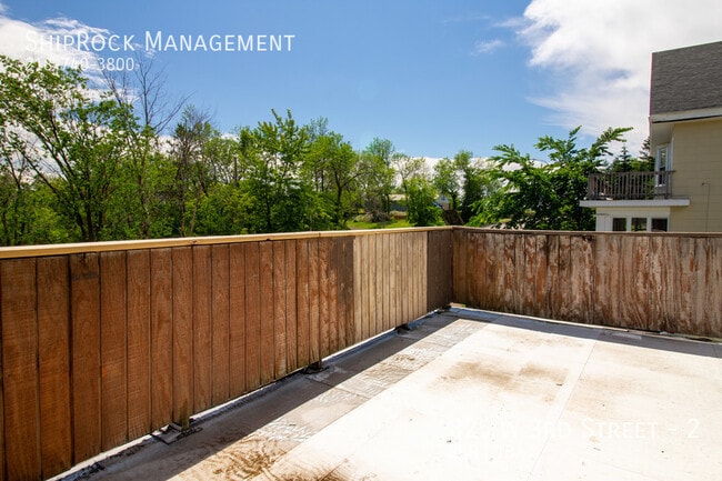 Photo - 825 W 3rd St Unidad 2