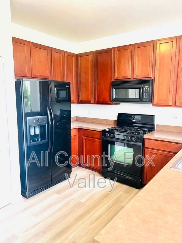 Photo - 503 Lakeside Ct
