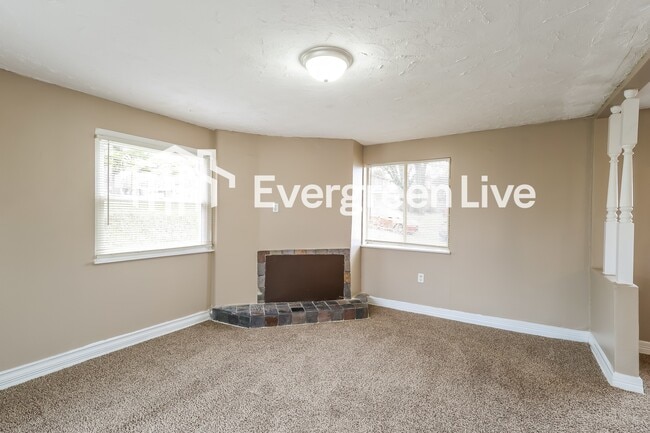 Photo - 107 W Leslie Ave