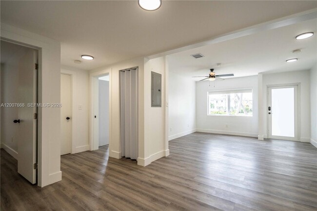 Photo - 725 81st St Unidad 2