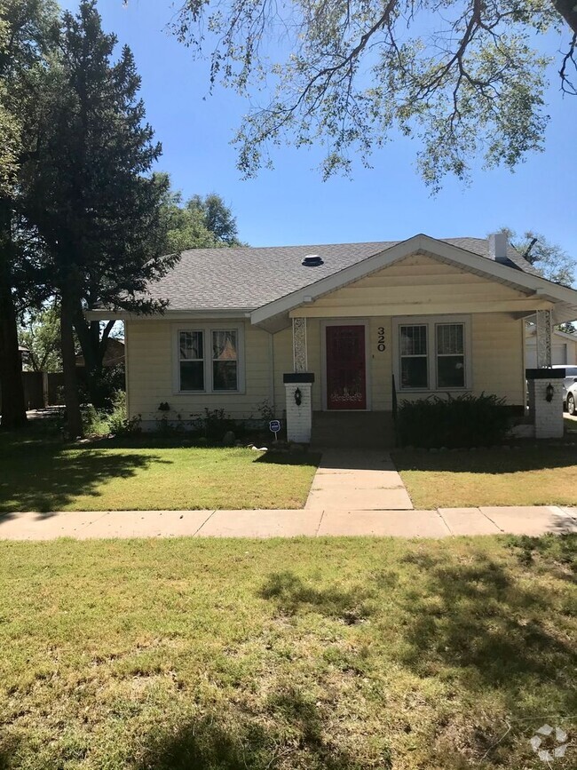 Building Photo - 4 Bedroom, 2 Bath in Sunset Terrace! Rental