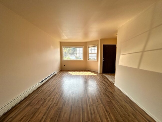 Photo - 2 Bedroom Condo with Washer/Dryer in Home