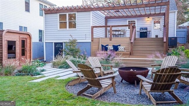 Photo - 819 Mercer St SE