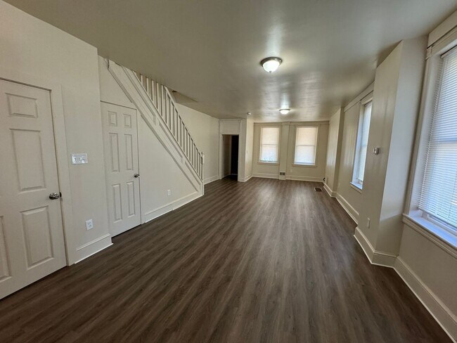 Photo - 1001 W 7th St