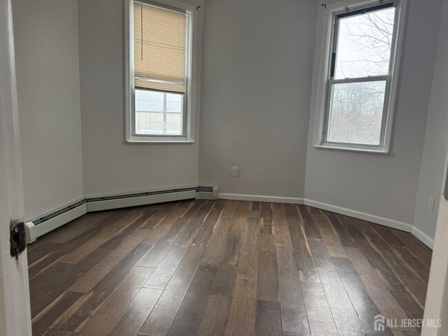 Photo - 214 Grant St