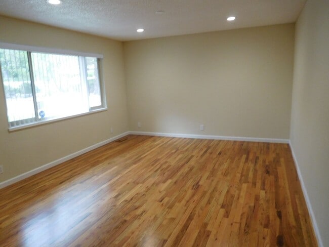 Photo - UNR friendly 3 Bedroom , 2 Bath close to campus