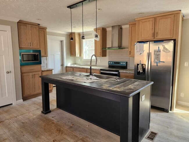Photo - 180 Robertson Dr