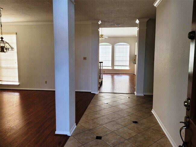 Photo - 17403 Canyon Knoll Dr