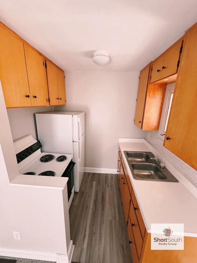 Photo - Updated 1 bedroom 1 bath main floor unit with Car Port