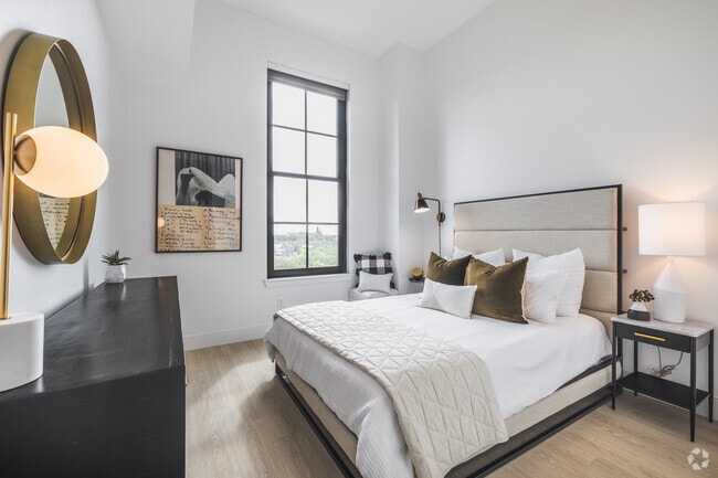 1BR, 1BA - 731SF - Primary Bedroom
