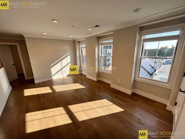 Photo - 307 Maverick St