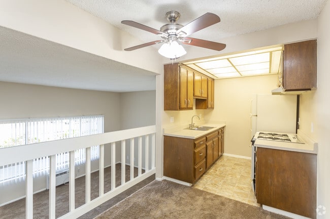 1 BR, 1 BA - 594 SF