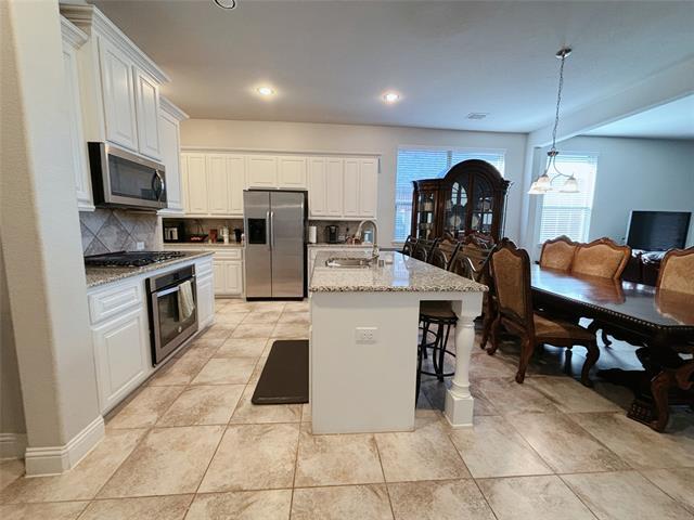 Photo - 556 England St