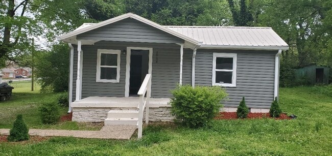 Building Photo - 2008 Crestview Dr