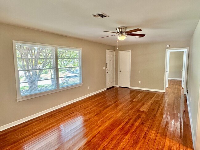 Photo - $500.00 Deposit with approval and 12/28 move in!
