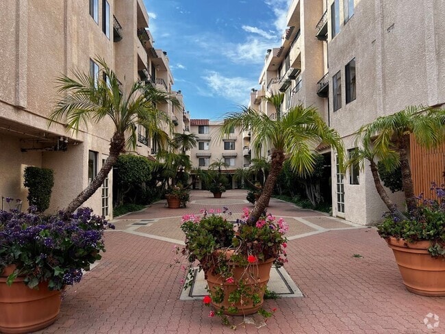 Building Photo - Large San Pedro Condo for Lease | 3 Bed - ... Unit 254